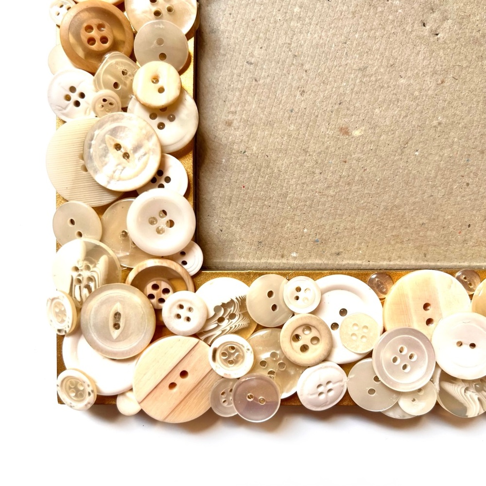 Vintage Button Frame - Picture 3 of 8